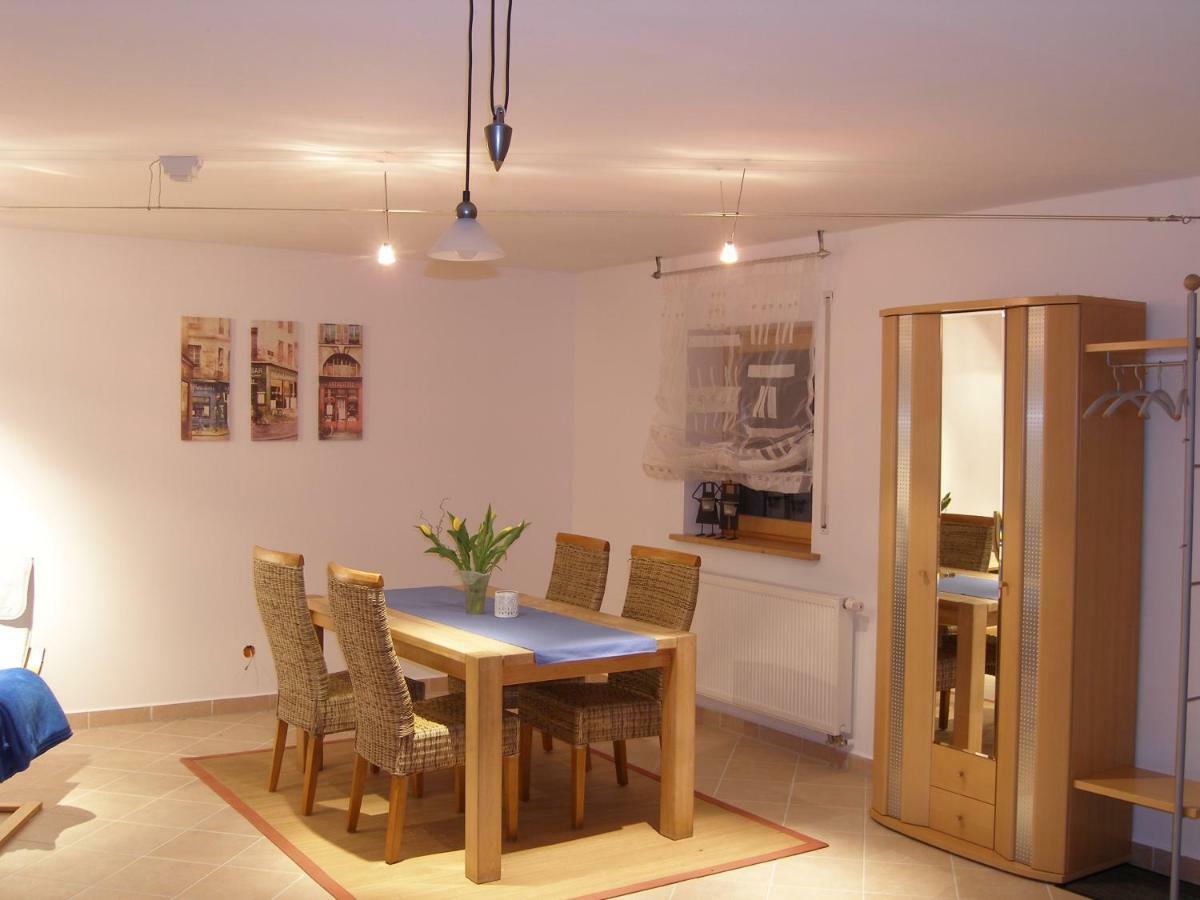 Ferienwohnung Stettfeld Bagian luar foto